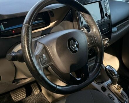 Белый Рено Зое, объемом двигателя 0 л и пробегом 79 тыс. км за 7522 $, фото 9 на Automoto.ua