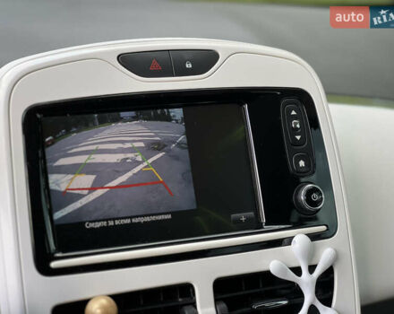 Белый Рено Зое, объемом двигателя 0 л и пробегом 82 тыс. км за 6900 $, фото 21 на Automoto.ua