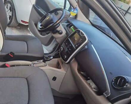 Білий Рено Зое, об'ємом двигуна 0 л та пробігом 131 тис. км за 6300 $, фото 15 на Automoto.ua