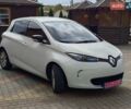 Белый Рено Зое, объемом двигателя 0 л и пробегом 60 тыс. км за 7555 $, фото 4 на Automoto.ua