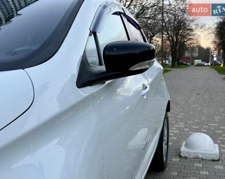 Белый Рено Зое, объемом двигателя 0 л и пробегом 147 тыс. км за 5999 $, фото 26 на Automoto.ua