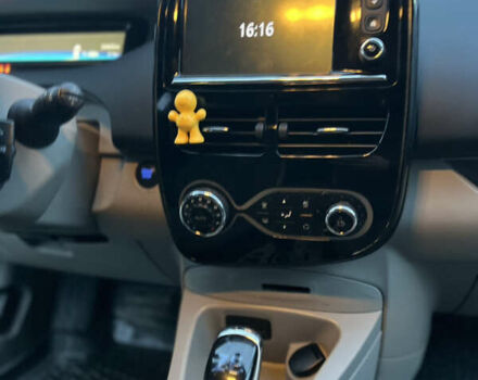 Белый Рено Зое, объемом двигателя 0 л и пробегом 159 тыс. км за 7600 $, фото 11 на Automoto.ua