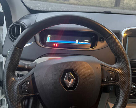 Белый Рено Зое, объемом двигателя 0 л и пробегом 90 тыс. км за 6950 $, фото 9 на Automoto.ua