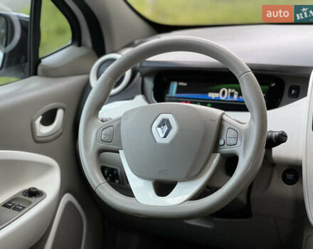 Белый Рено Зое, объемом двигателя 0 л и пробегом 82 тыс. км за 6900 $, фото 24 на Automoto.ua