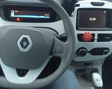 Белый Рено Зое, объемом двигателя 0 л и пробегом 120 тыс. км за 6600 $, фото 6 на Automoto.ua
