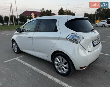 Белый Рено Зое, объемом двигателя 0 л и пробегом 98 тыс. км за 6800 $, фото 3 на Automoto.ua
