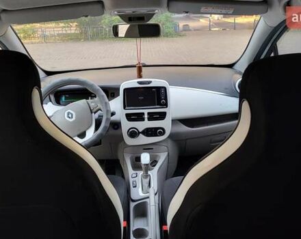 Белый Рено Зое, объемом двигателя 0 л и пробегом 205 тыс. км за 9600 $, фото 9 на Automoto.ua