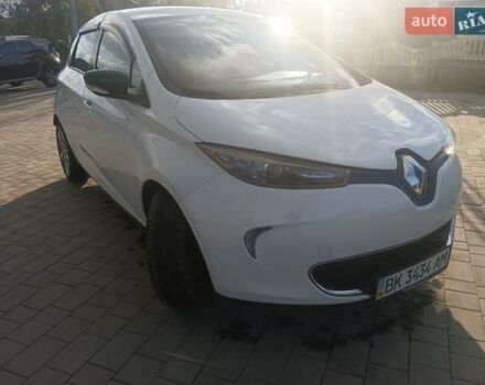 Белый Рено Зое, объемом двигателя 0 л и пробегом 94 тыс. км за 8250 $, фото 8 на Automoto.ua