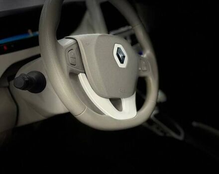 Белый Рено Зое, объемом двигателя 0 л и пробегом 89 тыс. км за 6700 $, фото 12 на Automoto.ua