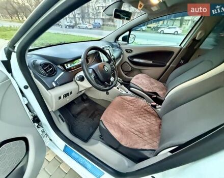 Белый Рено Зое, объемом двигателя 0 л и пробегом 147 тыс. км за 5999 $, фото 51 на Automoto.ua