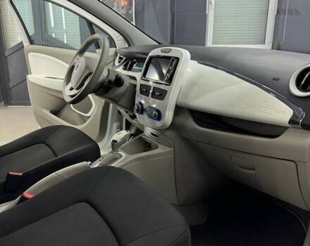 Белый Рено Зое, объемом двигателя 0 л и пробегом 89 тыс. км за 6700 $, фото 18 на Automoto.ua
