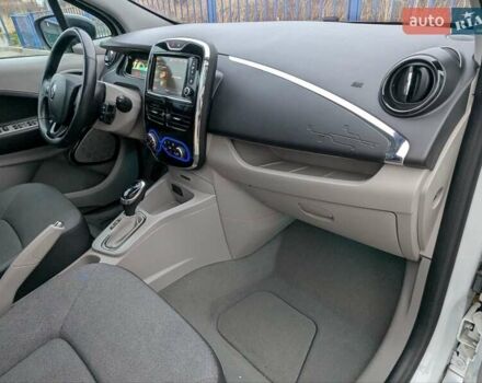 Білий Рено Зое, об'ємом двигуна 0 л та пробігом 85 тис. км за 6995 $, фото 26 на Automoto.ua