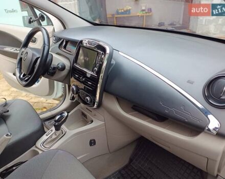 Белый Рено Зое, объемом двигателя 0 л и пробегом 231 тыс. км за 5900 $, фото 25 на Automoto.ua