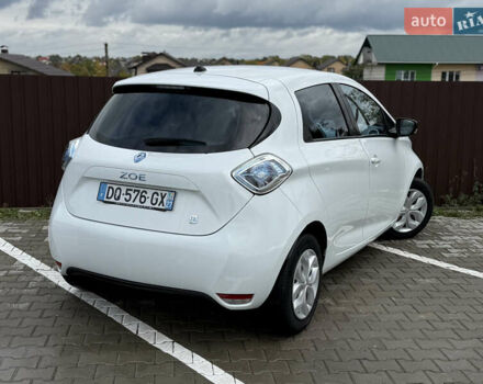 Белый Рено Зое, объемом двигателя 0 л и пробегом 32 тыс. км за 6600 $, фото 9 на Automoto.ua