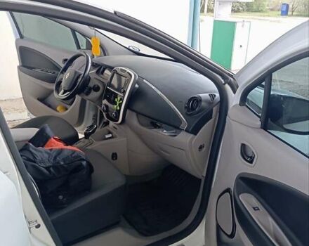 Білий Рено Зое, об'ємом двигуна 0 л та пробігом 143 тис. км за 6700 $, фото 3 на Automoto.ua