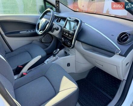 Белый Рено Зое, объемом двигателя 0 л и пробегом 106 тыс. км за 6250 $, фото 11 на Automoto.ua