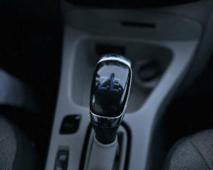 Белый Рено Зое, объемом двигателя 0 л и пробегом 159 тыс. км за 7600 $, фото 33 на Automoto.ua