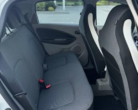 Белый Рено Зое, объемом двигателя 0 л и пробегом 99 тыс. км за 6700 $, фото 26 на Automoto.ua