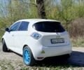 Белый Рено Зое, объемом двигателя 0 л и пробегом 145 тыс. км за 4999 $, фото 2 на Automoto.ua