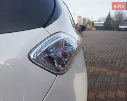 Белый Рено Зое, объемом двигателя 0 л и пробегом 86 тыс. км за 7200 $, фото 23 на Automoto.ua