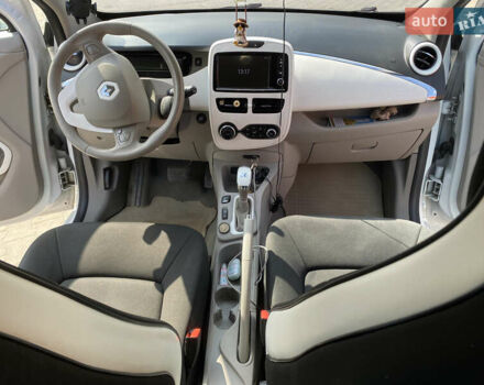 Белый Рено Зое, объемом двигателя 0 л и пробегом 93 тыс. км за 7150 $, фото 2 на Automoto.ua