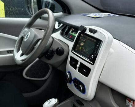 Белый Рено Зое, объемом двигателя 0 л и пробегом 90 тыс. км за 6400 $, фото 11 на Automoto.ua