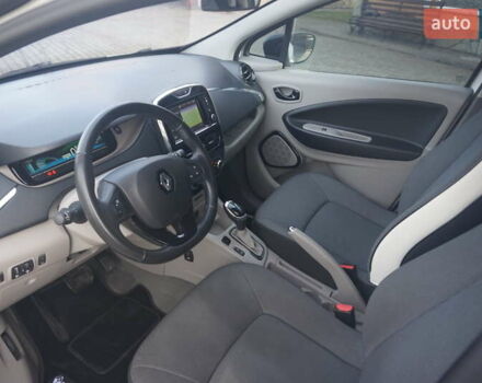 Белый Рено Зое, объемом двигателя 0 л и пробегом 86 тыс. км за 7200 $, фото 26 на Automoto.ua