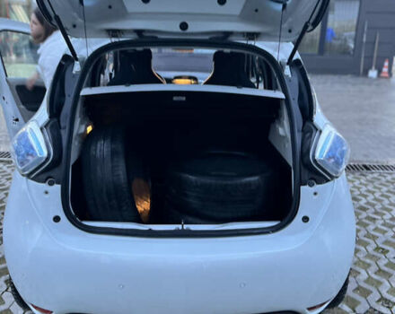 Белый Рено Зое, объемом двигателя 0 л и пробегом 159 тыс. км за 7600 $, фото 12 на Automoto.ua