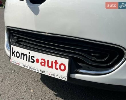Белый Рено Зое, объемом двигателя 0 л и пробегом 195 тыс. км за 6999 $, фото 6 на Automoto.ua