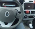 Белый Рено Зое, объемом двигателя 0 л и пробегом 120 тыс. км за 6600 $, фото 5 на Automoto.ua