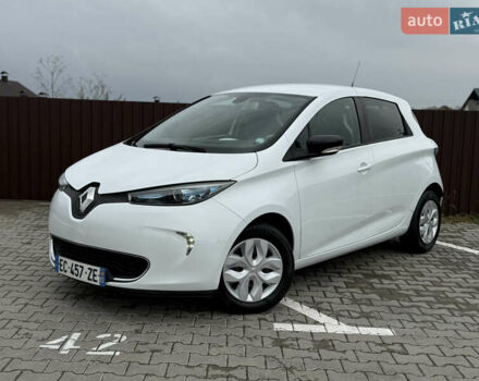 Белый Рено Зое, объемом двигателя 0 л и пробегом 125 тыс. км за 6700 $, фото 1 на Automoto.ua