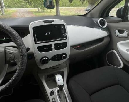 Белый Рено Зое, объемом двигателя 0 л и пробегом 108 тыс. км за 7400 $, фото 10 на Automoto.ua