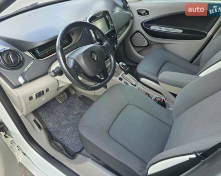 Белый Рено Зое, объемом двигателя 0 л и пробегом 107 тыс. км за 6900 $, фото 11 на Automoto.ua