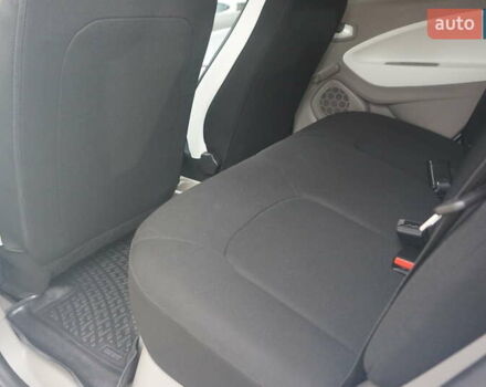 Білий Рено Зое, об'ємом двигуна 0 л та пробігом 112 тис. км за 6777 $, фото 44 на Automoto.ua