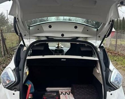 Белый Рено Зое, объемом двигателя 0 л и пробегом 147 тыс. км за 7000 $, фото 16 на Automoto.ua