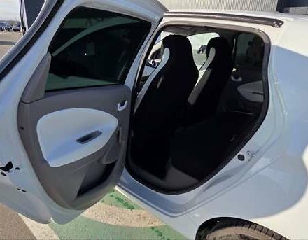 Білий Рено Зое, об'ємом двигуна 0 л та пробігом 192 тис. км за 5700 $, фото 24 на Automoto.ua