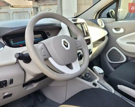 Белый Рено Зое, объемом двигателя 0 л и пробегом 113 тыс. км за 7200 $, фото 11 на Automoto.ua