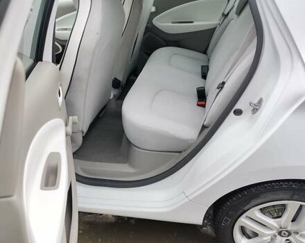 Белый Рено Зое, объемом двигателя 0 л и пробегом 51 тыс. км за 7000 $, фото 14 на Automoto.ua