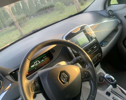 Белый Рено Зое, объемом двигателя 0 л и пробегом 85 тыс. км за 5950 $, фото 17 на Automoto.ua