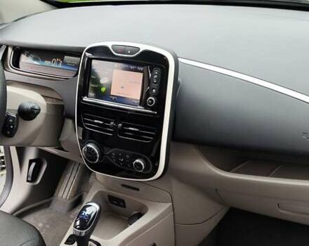 Білий Рено Зое, об'ємом двигуна 0 л та пробігом 50 тис. км за 7950 $, фото 18 на Automoto.ua