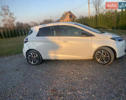 Белый Рено Зое, объемом двигателя 0 л и пробегом 85 тыс. км за 5950 $, фото 3 на Automoto.ua