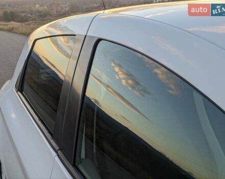 Белый Рено Зое, объемом двигателя 0 л и пробегом 51 тыс. км за 6995 $, фото 2 на Automoto.ua