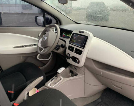 Белый Рено Зое, объемом двигателя 0 л и пробегом 120 тыс. км за 8000 $, фото 9 на Automoto.ua