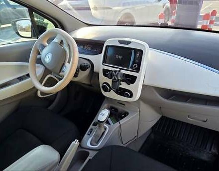 Білий Рено Зое, об'ємом двигуна 0 л та пробігом 192 тис. км за 5700 $, фото 20 на Automoto.ua