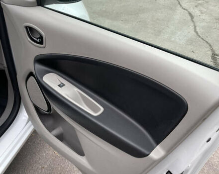 Белый Рено Зое, объемом двигателя 0 л и пробегом 115 тыс. км за 7100 $, фото 17 на Automoto.ua