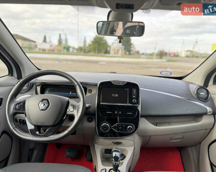 Белый Рено Зое, объемом двигателя 0 л и пробегом 75 тыс. км за 6400 $, фото 5 на Automoto.ua