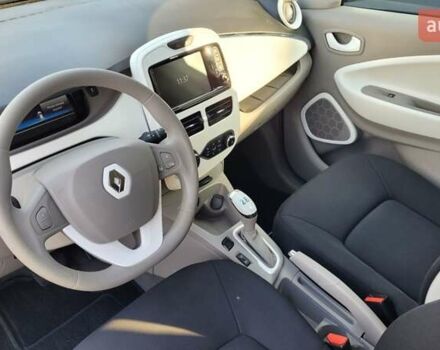 Белый Рено Зое, объемом двигателя 0 л и пробегом 113 тыс. км за 7200 $, фото 12 на Automoto.ua