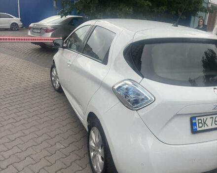 Белый Рено Зое, объемом двигателя 0 л и пробегом 40 тыс. км за 7500 $, фото 2 на Automoto.ua