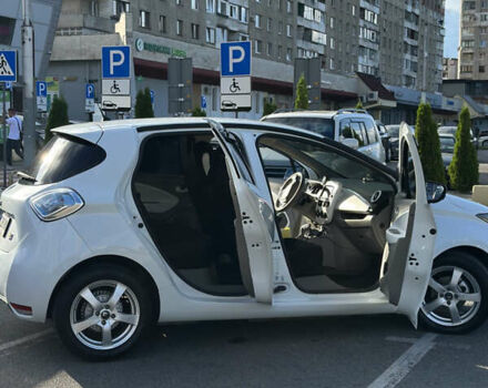 Белый Рено Зое, объемом двигателя 0 л и пробегом 150 тыс. км за 6900 $, фото 6 на Automoto.ua