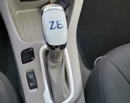 Белый Рено Зое, объемом двигателя 0 л и пробегом 113 тыс. км за 7200 $, фото 28 на Automoto.ua